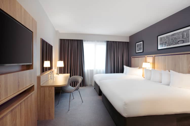 Bedroom at a hotel close to Warner Bros. Studio Tour London